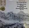 online luisteren Wolfgang Amadeus Mozart, Camerata Academica Salzburg, Christa RichterSteiner, Tivadar Bántay, Michael Höltzel, Bernhard Paumgartner - Der Junge Mozart Cassation G Dur KV 63 Serenade D Dur KV 100 Divertimento Es Dur KV 113